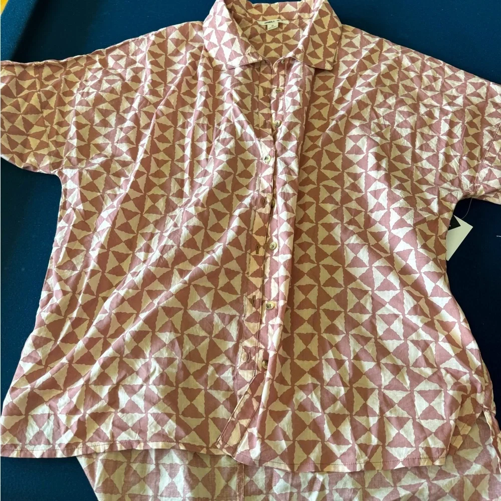 O'Neill neutral taupe & cream cover up/button down shirt! Very versatile 💦